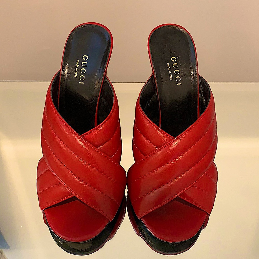 GUCCI ! Red leather sandals size 6.5